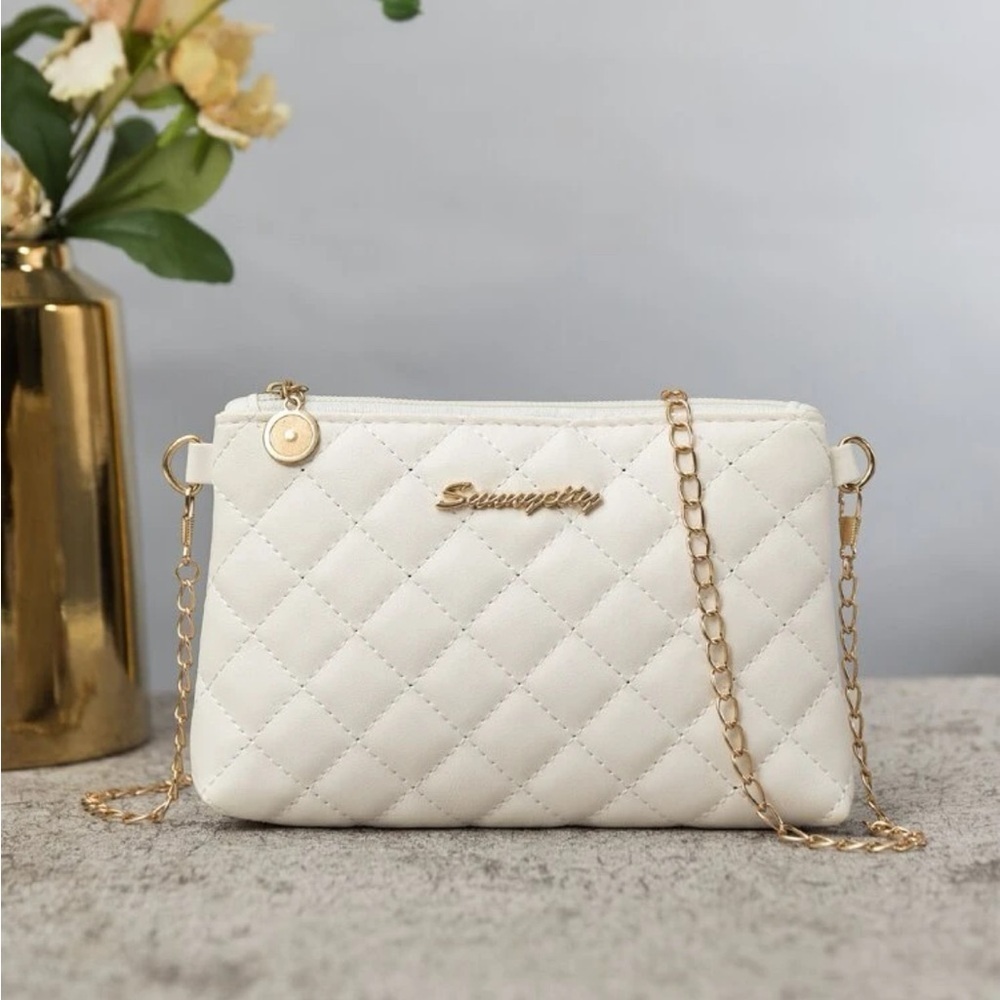 ⚠️Clearance White Quilted Gold Chain Crossbody Bag - Picture 1 of 5